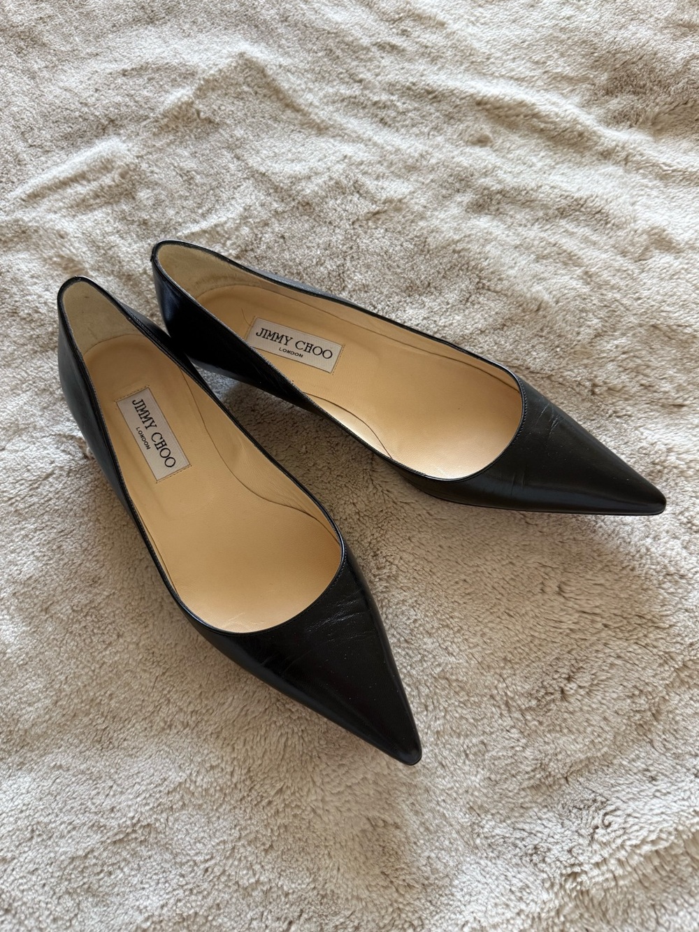 Jimmy Choo Black Pointed Toe Leather low kitten heels 38 like new